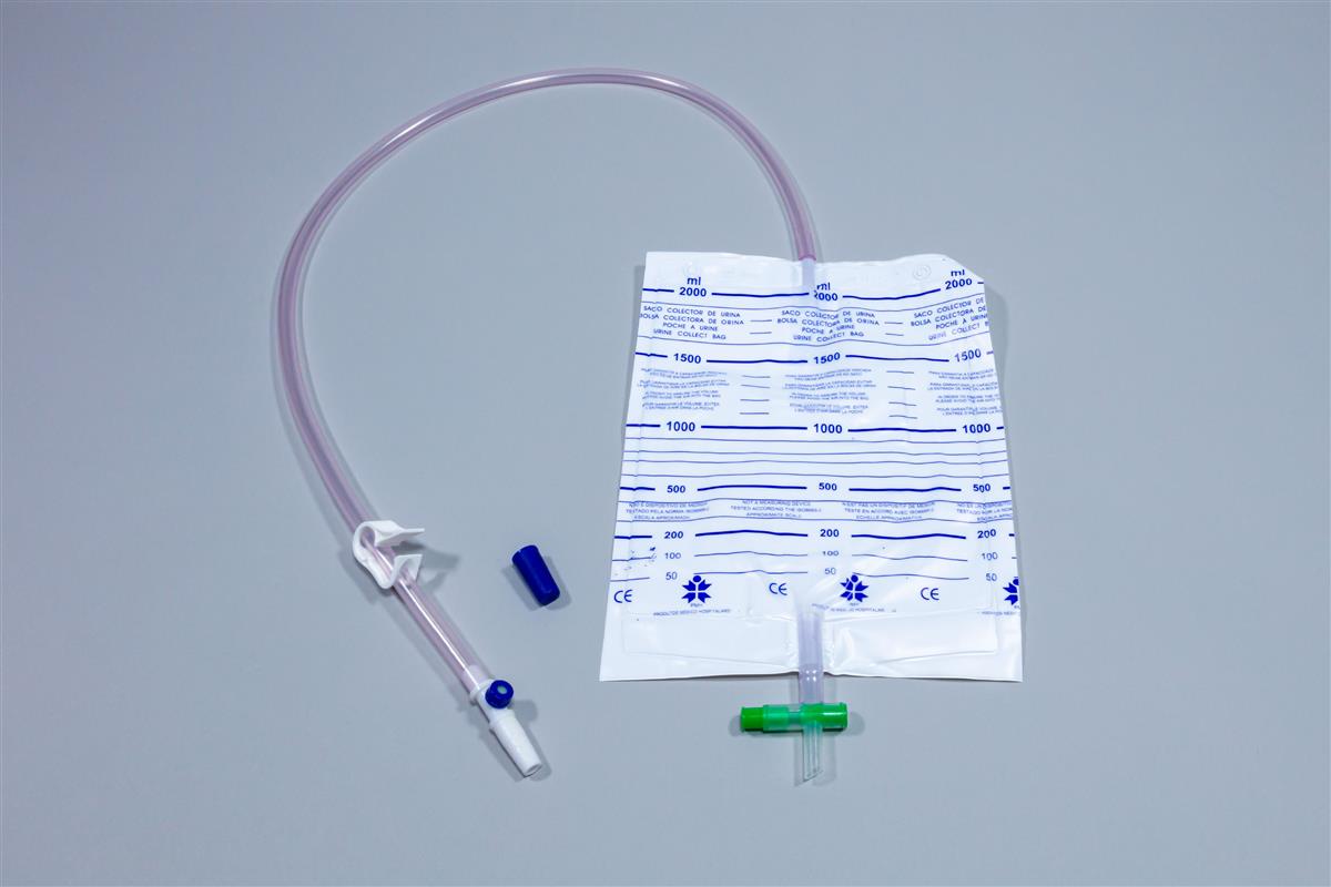 Urine collection bag 2000ml non-return valve, tap and connector with site