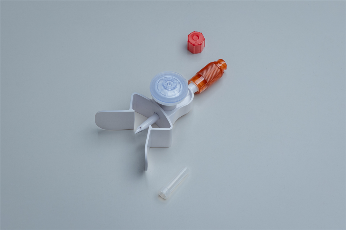 Mini spike with filter, with universal bottle clamp, with Opaque Caresafe® Valve