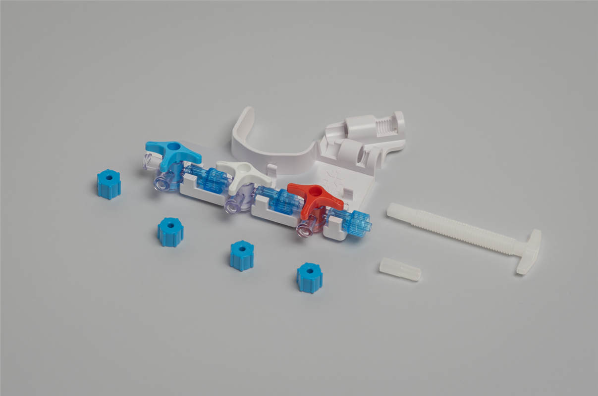 3 Multicolor stopcock on manifold Support